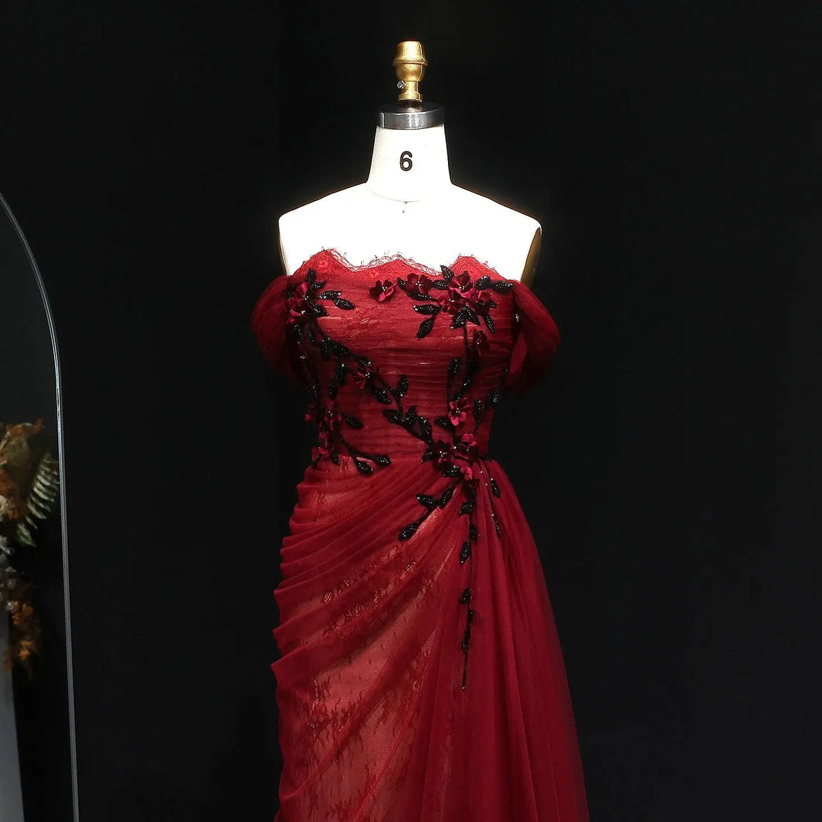 Luxury Red Lace Evening Dress with Floral Appliqué SF270