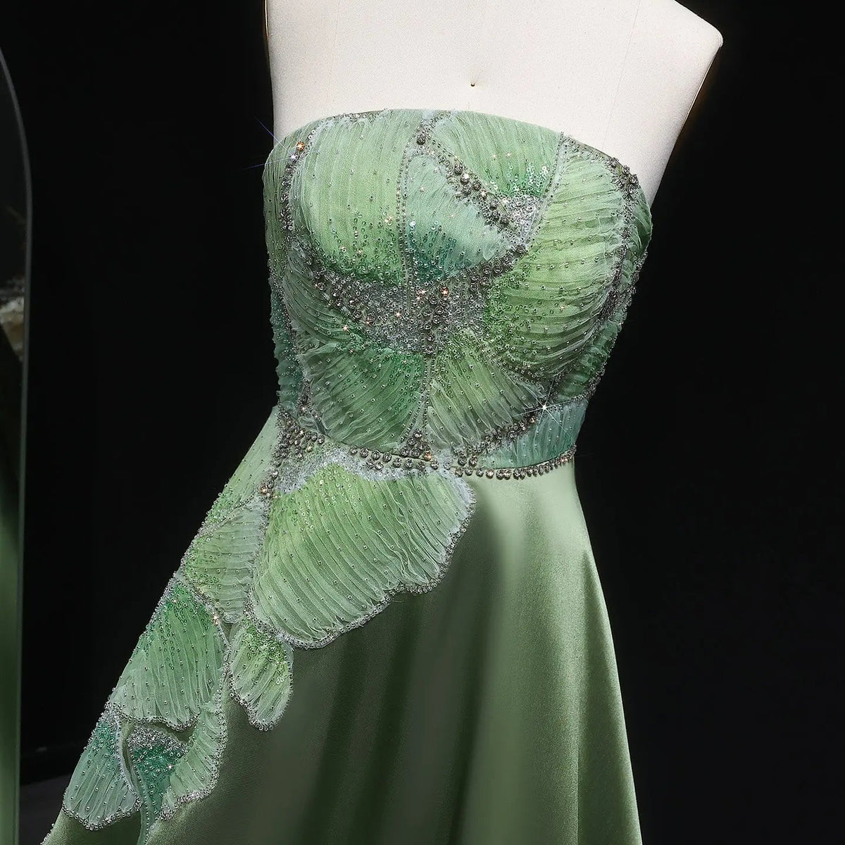 Luxury Green Strapless Embroidered Satin Evening Dress XD077