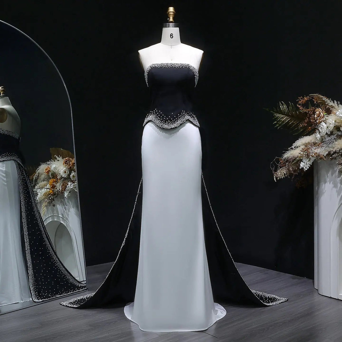 Luxury Black-White Mermaid Evening Dress with Detachable Train SF308