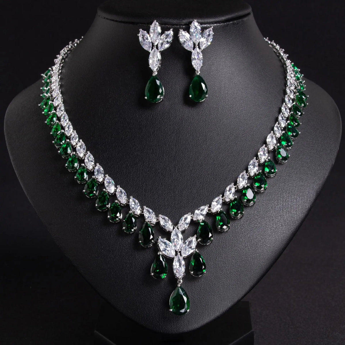 Luxury Teardrop Cubic Zirconia Jewelry Set JW040