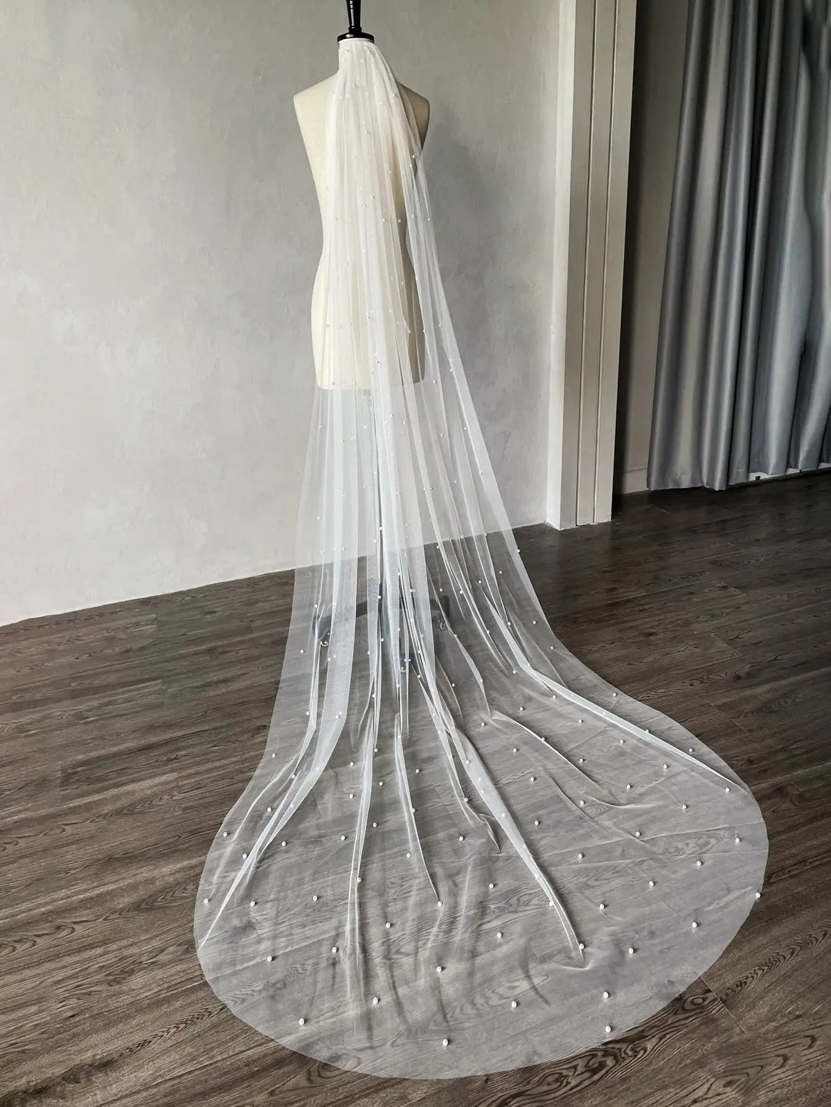 Minimalist Scattered Pearl Bridal Veil Long Soft Tulle 90.55inch Cathedral Wedding Veil Cut Edge BV002