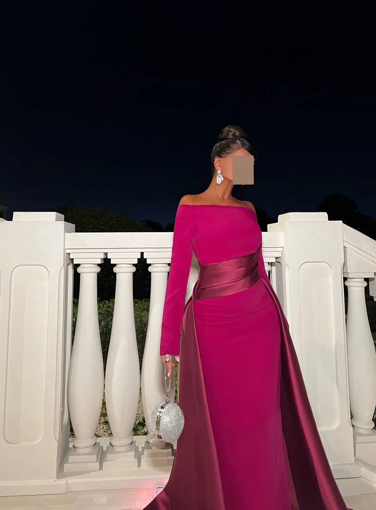 Romantic Off-the-Shoulder Evening Dress with Fitted Bodice and Dramatic Train SF318
