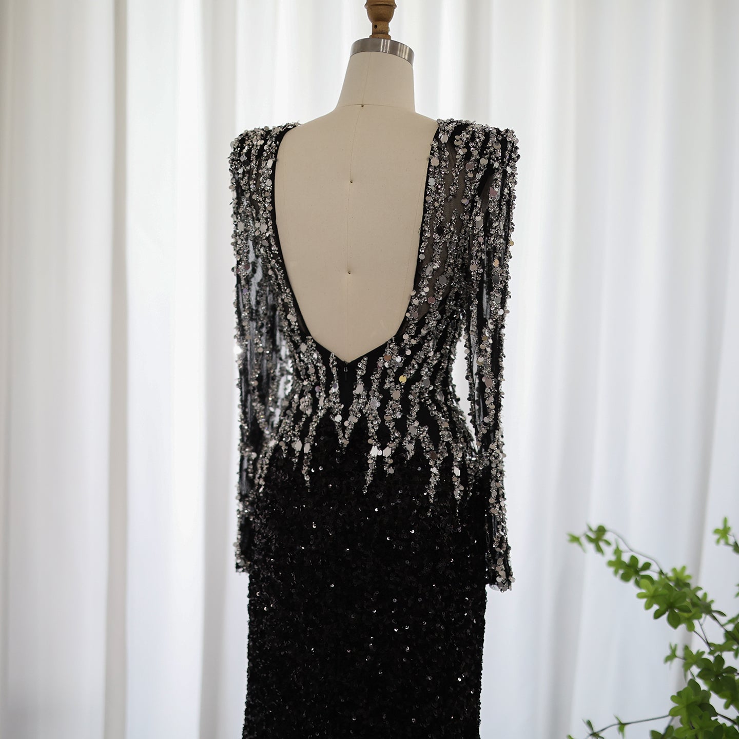Luxury Black V-Neck Long Sleeves Mermaid Evening Dresses SS250