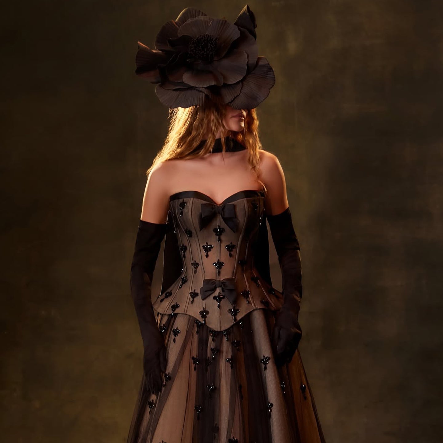 Luxury Black Gradient Strapless Lace Evening Dress with Scarf and Gloves SF241