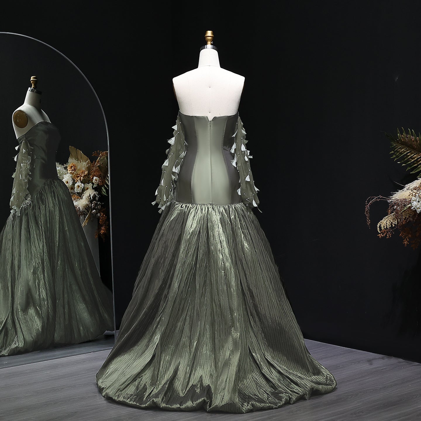 Elegant Green Strapless Pleated Evening Dress with Feathered Gloves SF211
