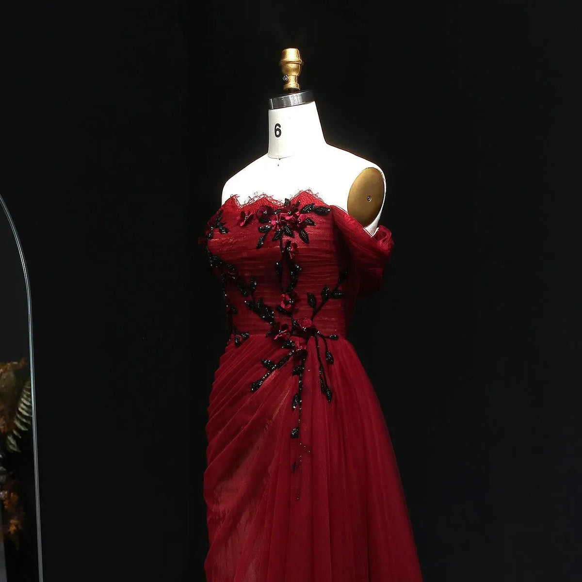 Luxury Red Lace Evening Dress with Floral Appliqué SF270