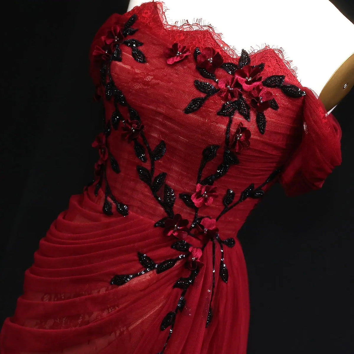 Luxury Red Lace Evening Dress with Floral Appliqué SF270