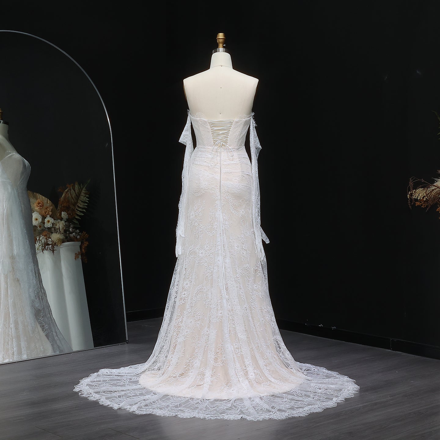 Elegant White Strapless Lace Evening Dress with Gloves SF373
