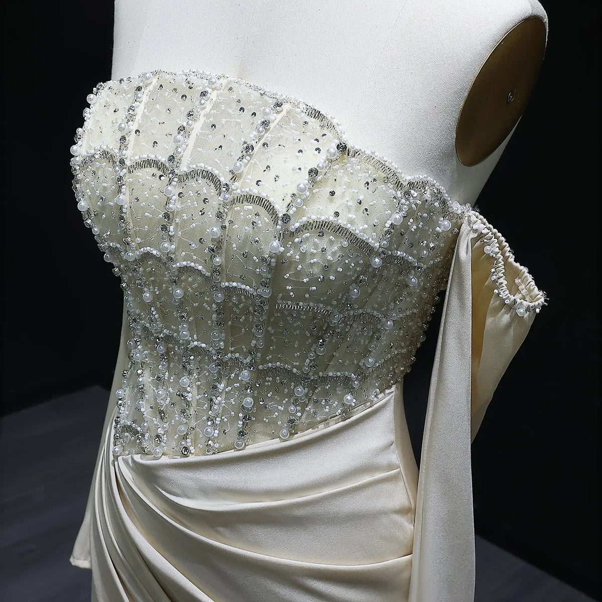 Luxury White Scalloped Evening Dress with High Slit SS416