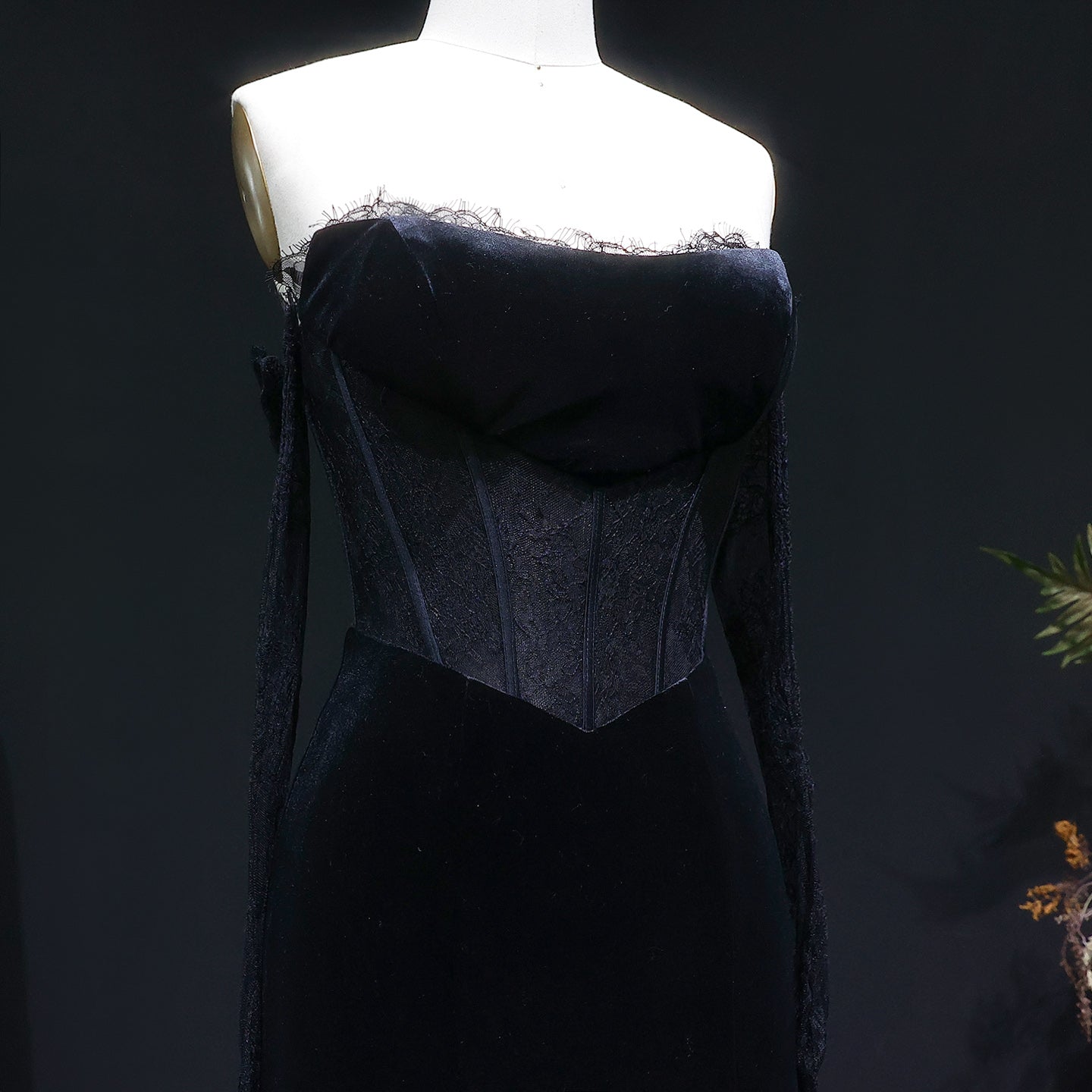 Luxury Black Strapless Corset Bodice Velvet Evening Dress with Gloves SF538