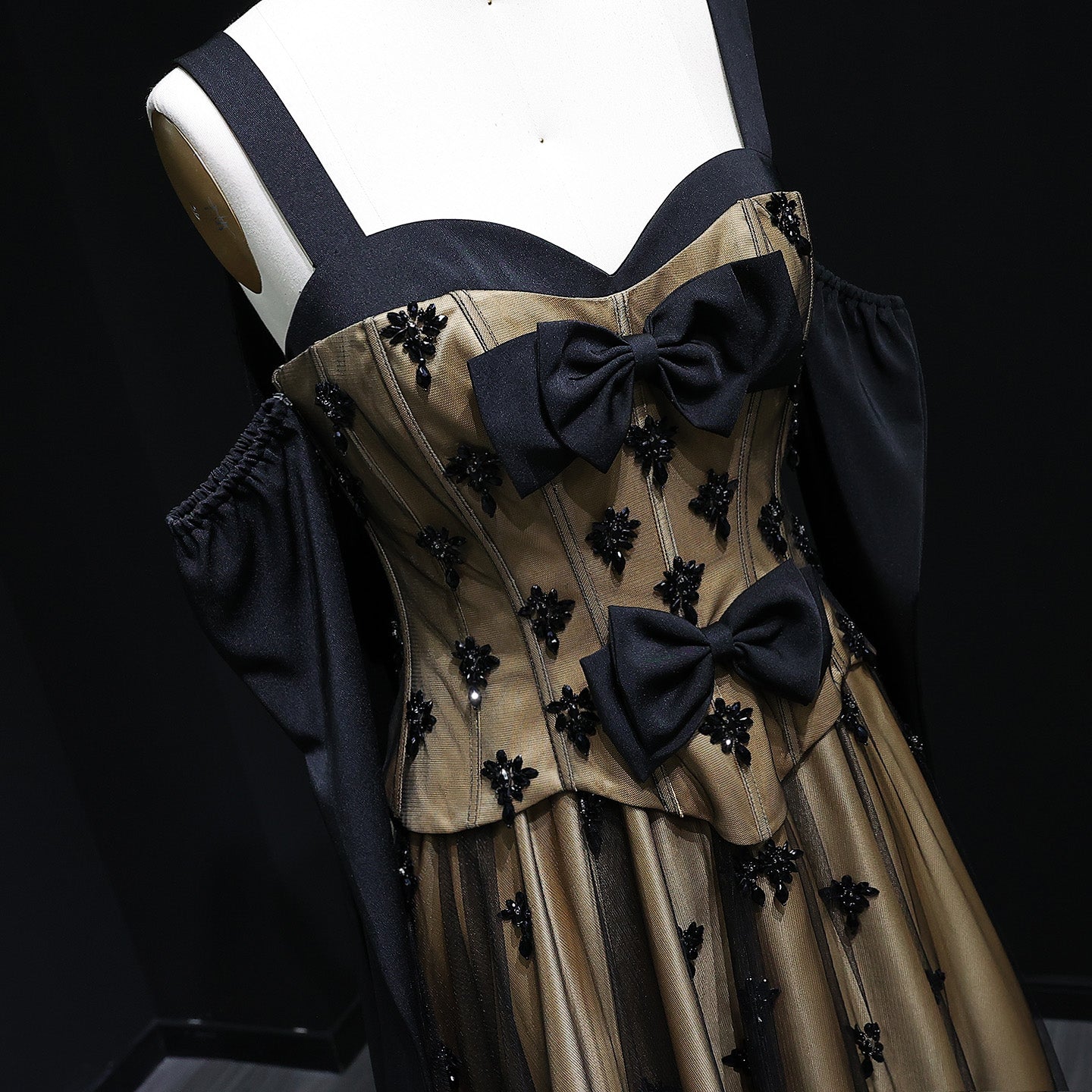 Luxury Black Gradient Strapless Lace Evening Dress with Scarf and Gloves SF241