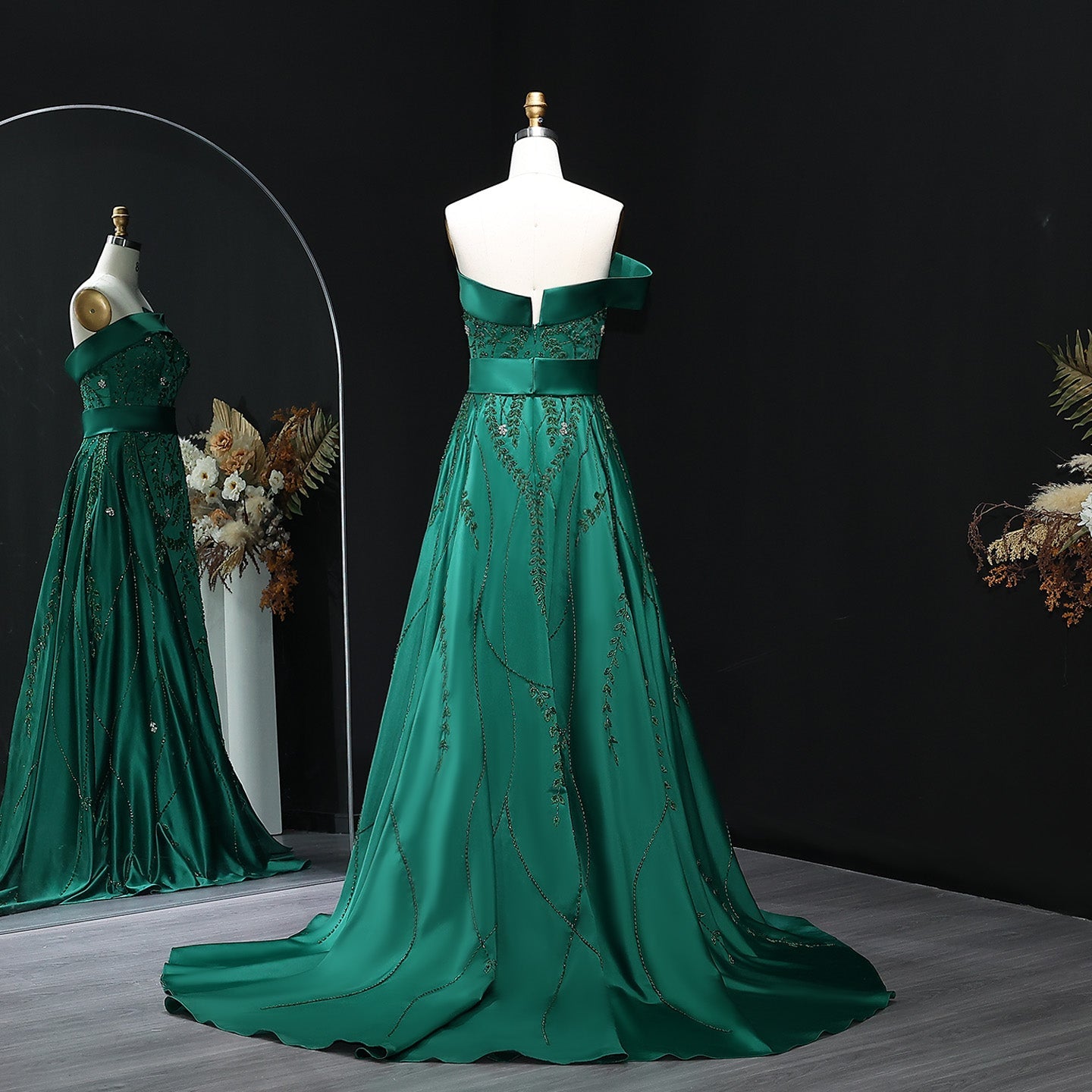 Elegant Emerald Green Beaded Embroidered Evening Dress with Overskirt XD012