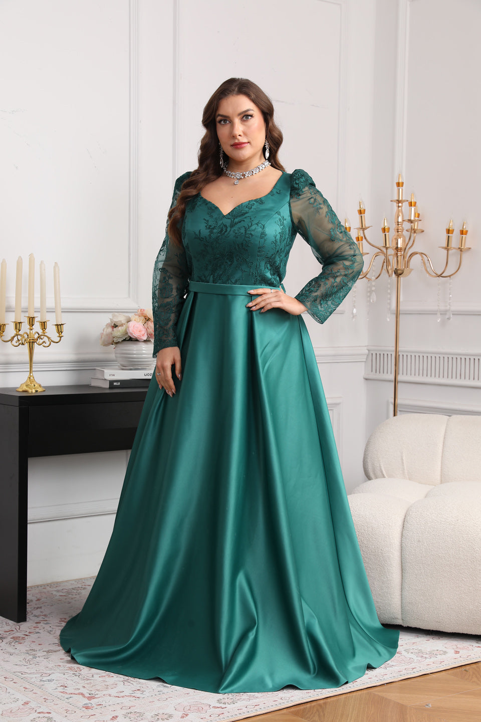 Luxury Emerald Green Embroidered Long-Sleeve Evening Dress SF625