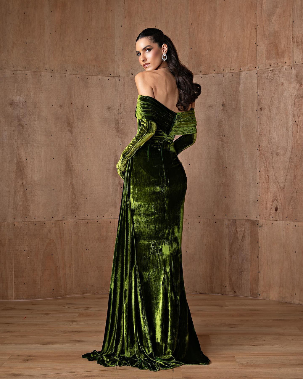 Elegant Emerald Green Velvet Evening Dress with Gloves SF378