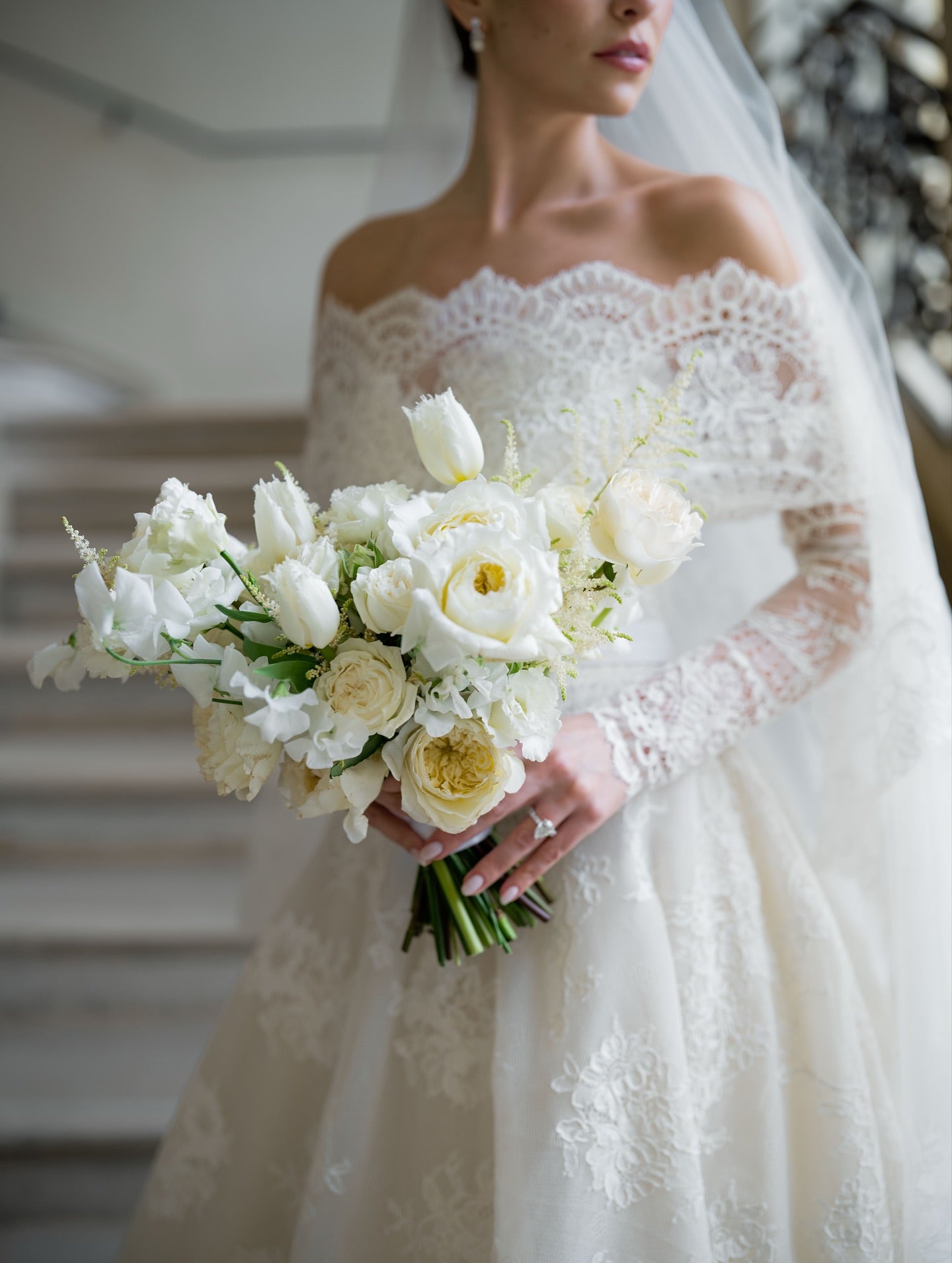 Luxury Romantic Lace Long Train Bridal Wedding Dress with Veil SW572