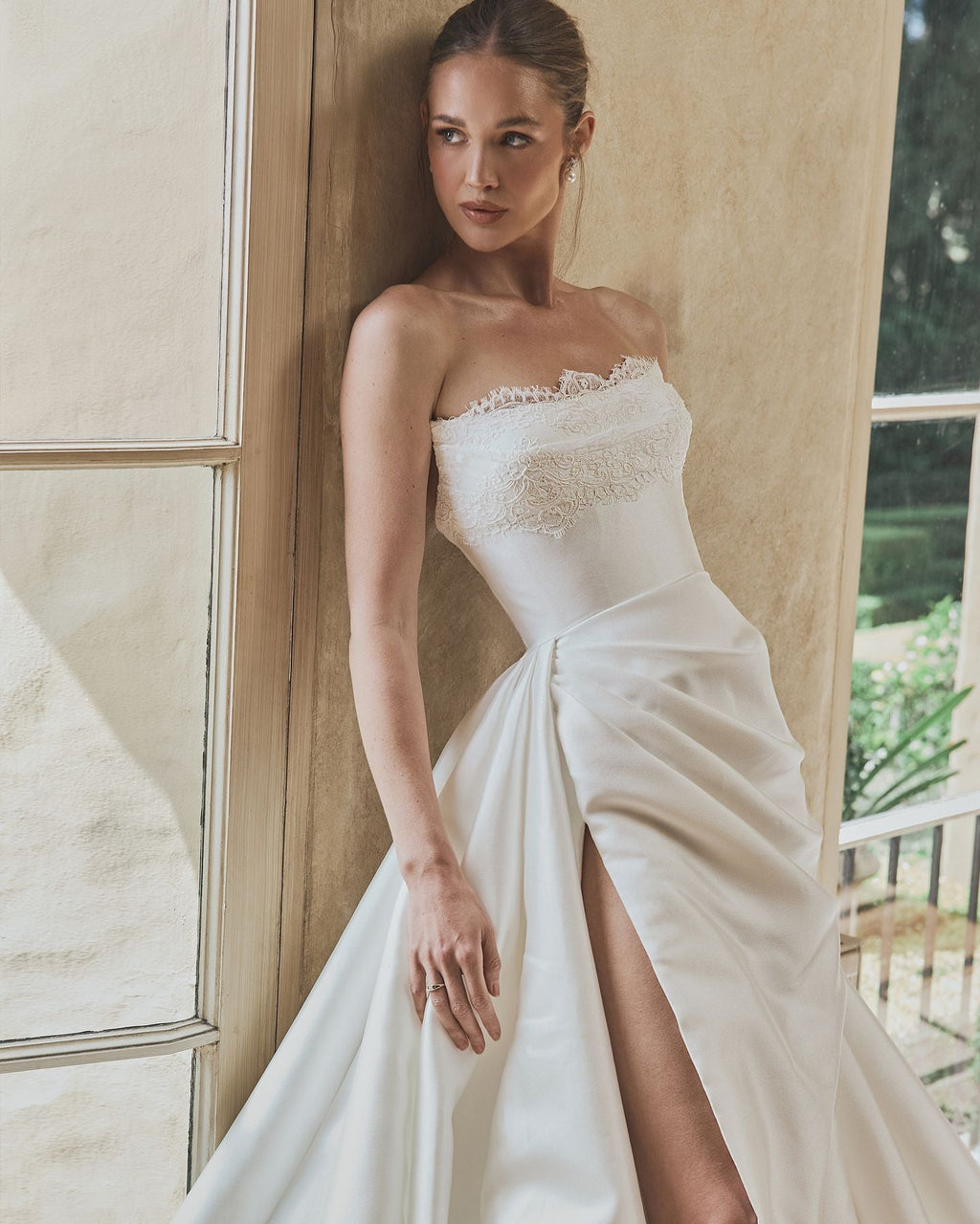 Luxury Sexy High-Slit Elegant Bridal Wedding Dress with Veil SW580