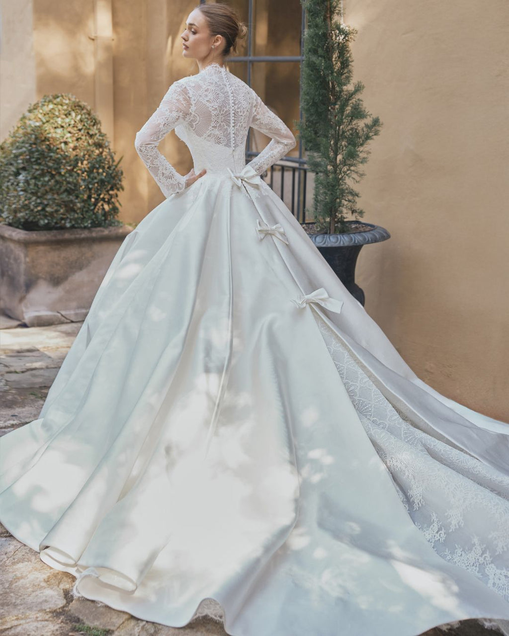 Luxury Elegant Royal Ball Gown Wedding Dress With Bows SW575