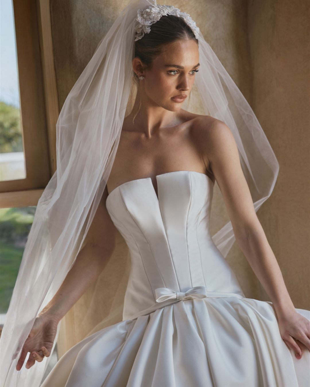 Luxury Minimalist Elegant Bridal Wedding Dress with Veil SW577