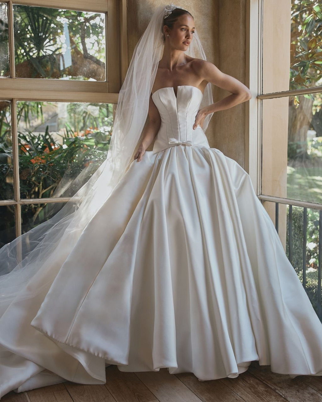 Luxury Minimalist Elegant Bridal Wedding Dress with Veil SW577