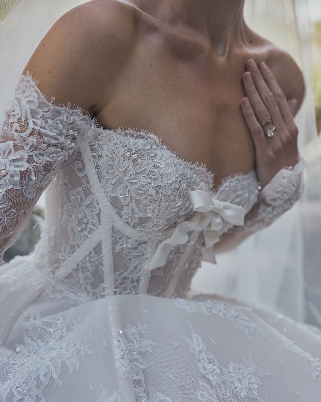 Luxury Sparkling Pearl Lace Princess Wedding Dress SW576