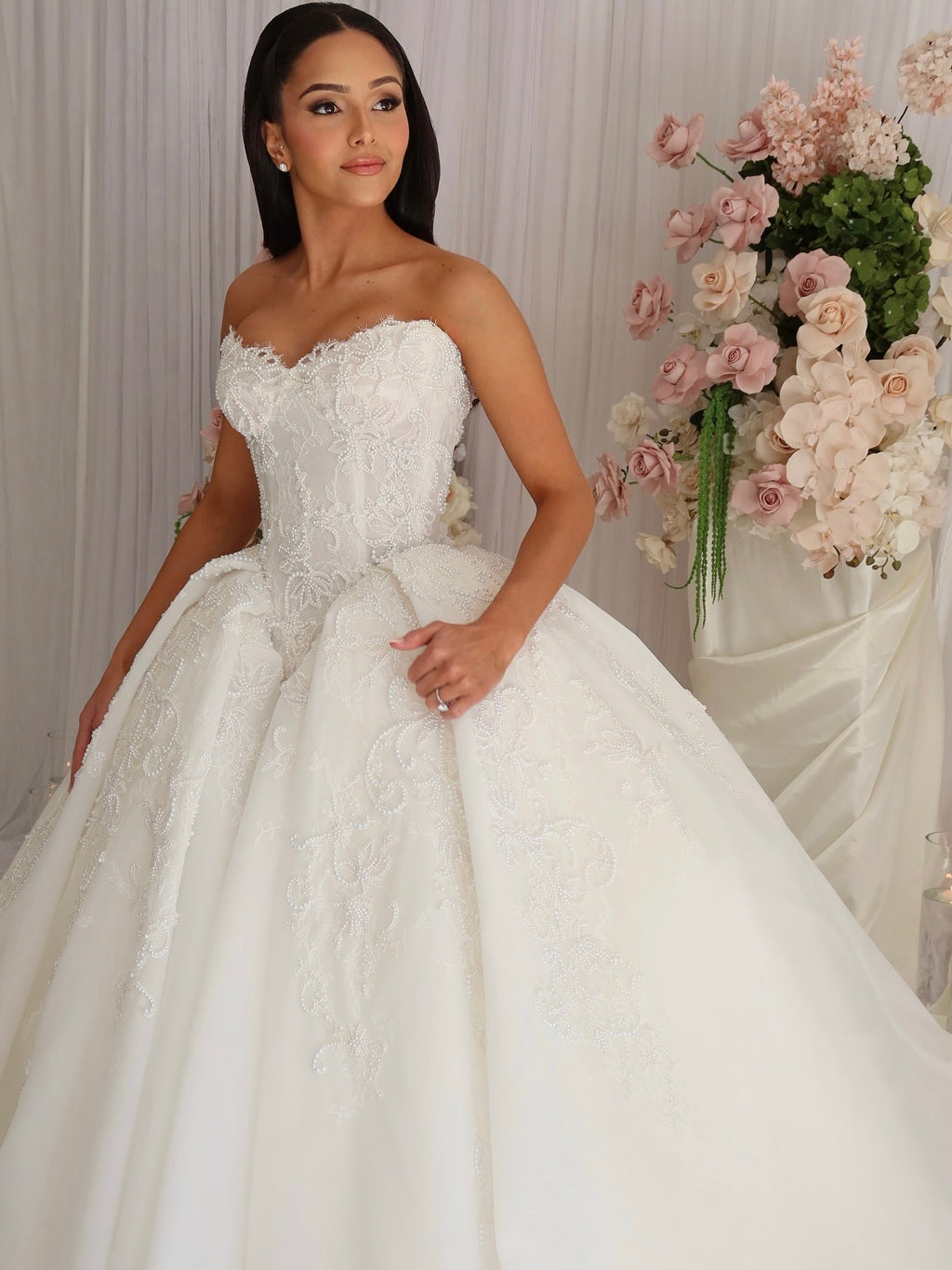 Luxury Classic Ball Gown Pearl Lace Bridal Wedding Dress SW571