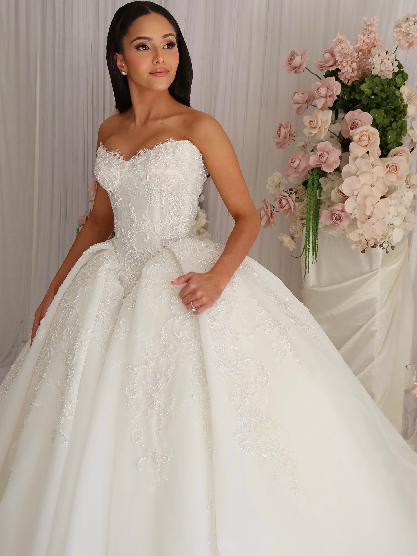 Luxury Classic Ball Gown Pearl Lace Bridal Wedding Dress SW571