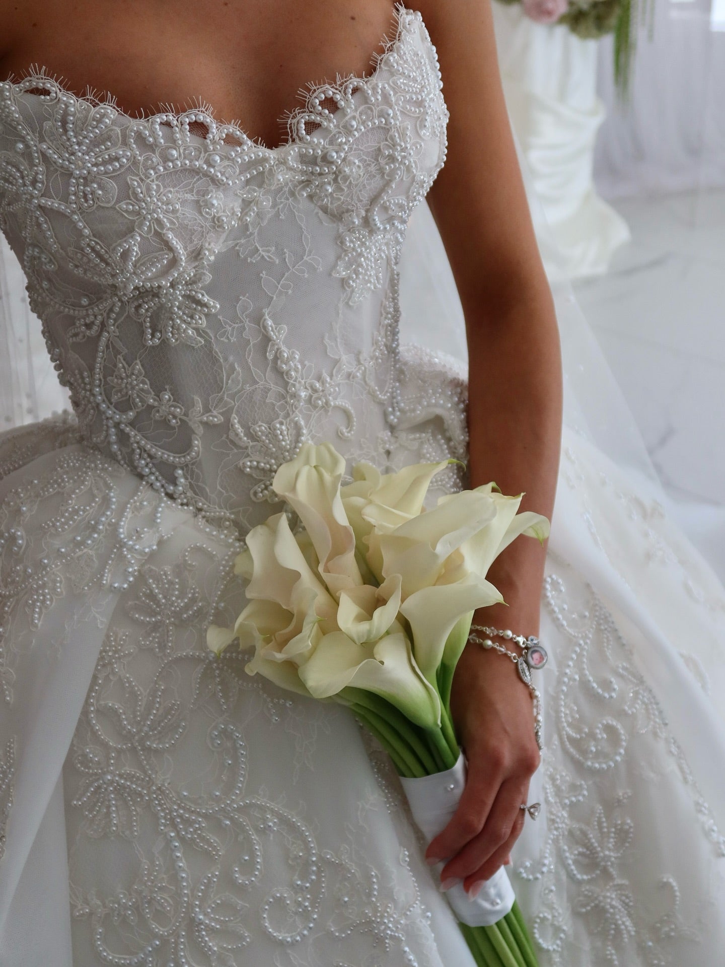 Luxury Classic Ball Gown Pearl Lace Bridal Wedding Dress SW571