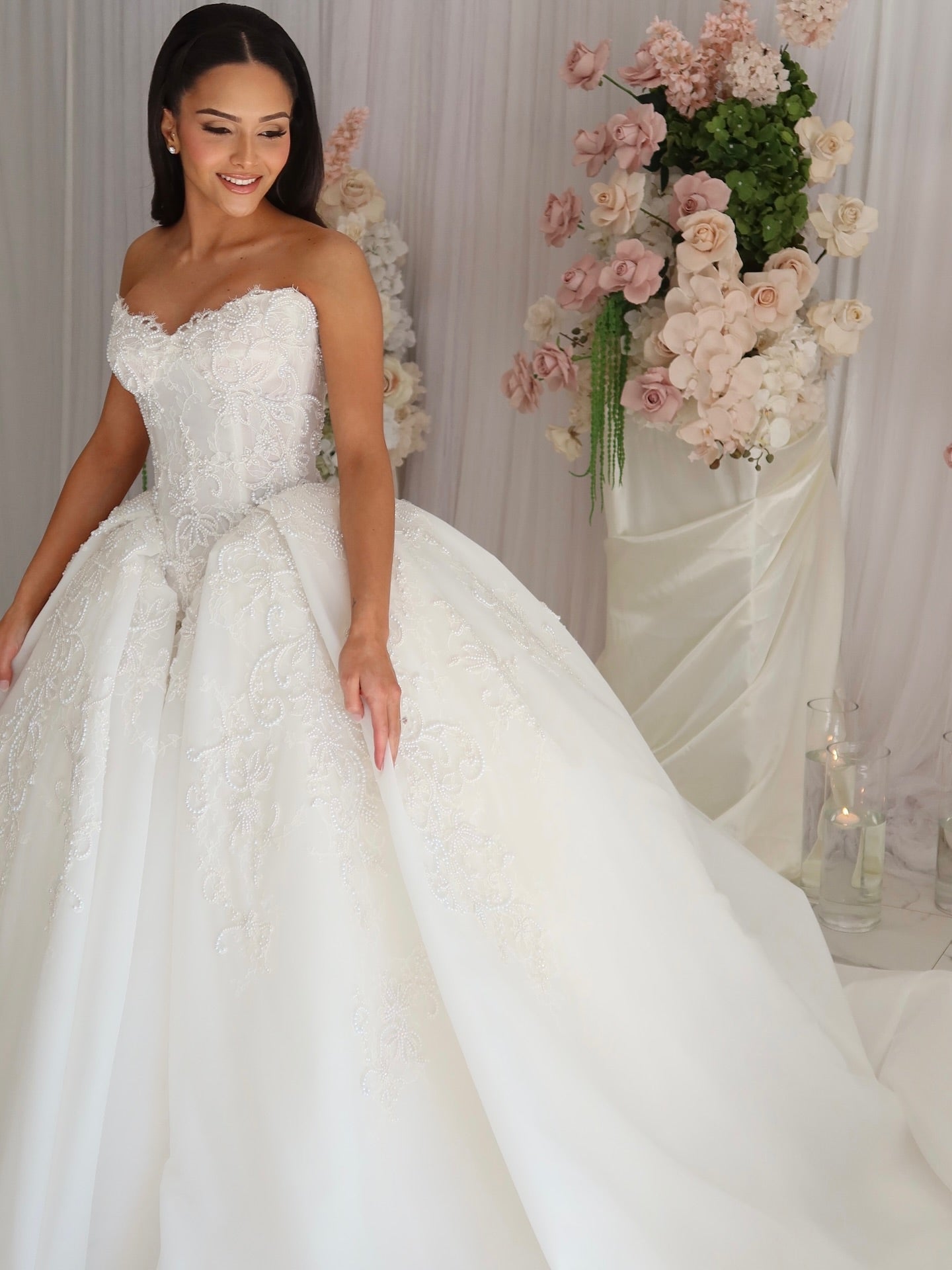 Luxury Classic Ball Gown Pearl Lace Bridal Wedding Dress SW571