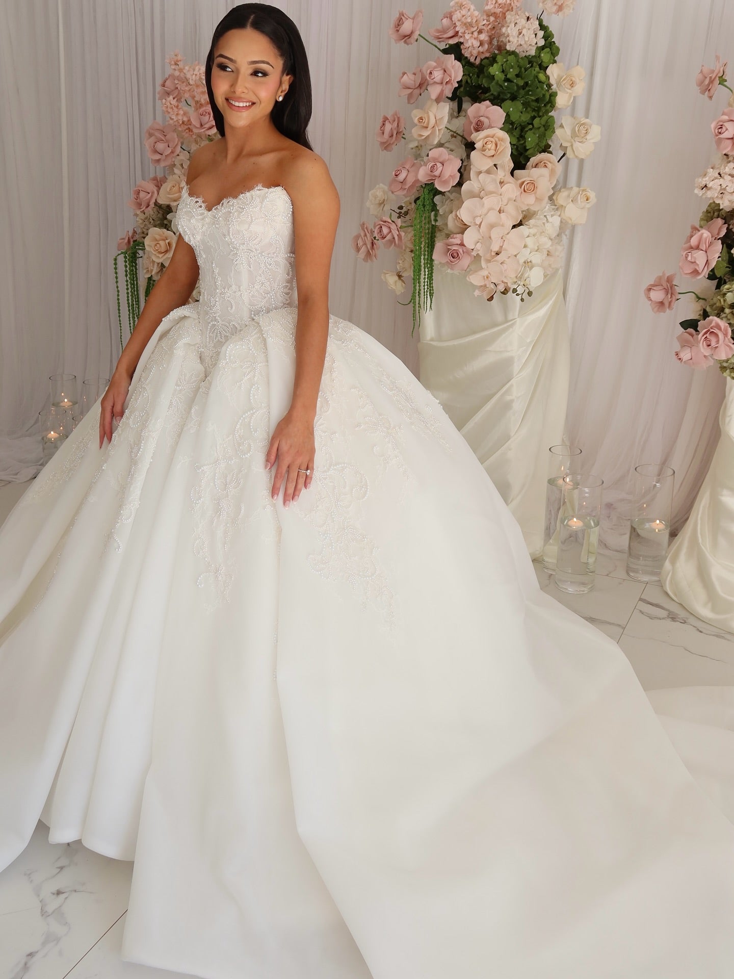 Luxury Classic Ball Gown Pearl Lace Bridal Wedding Dress SW571