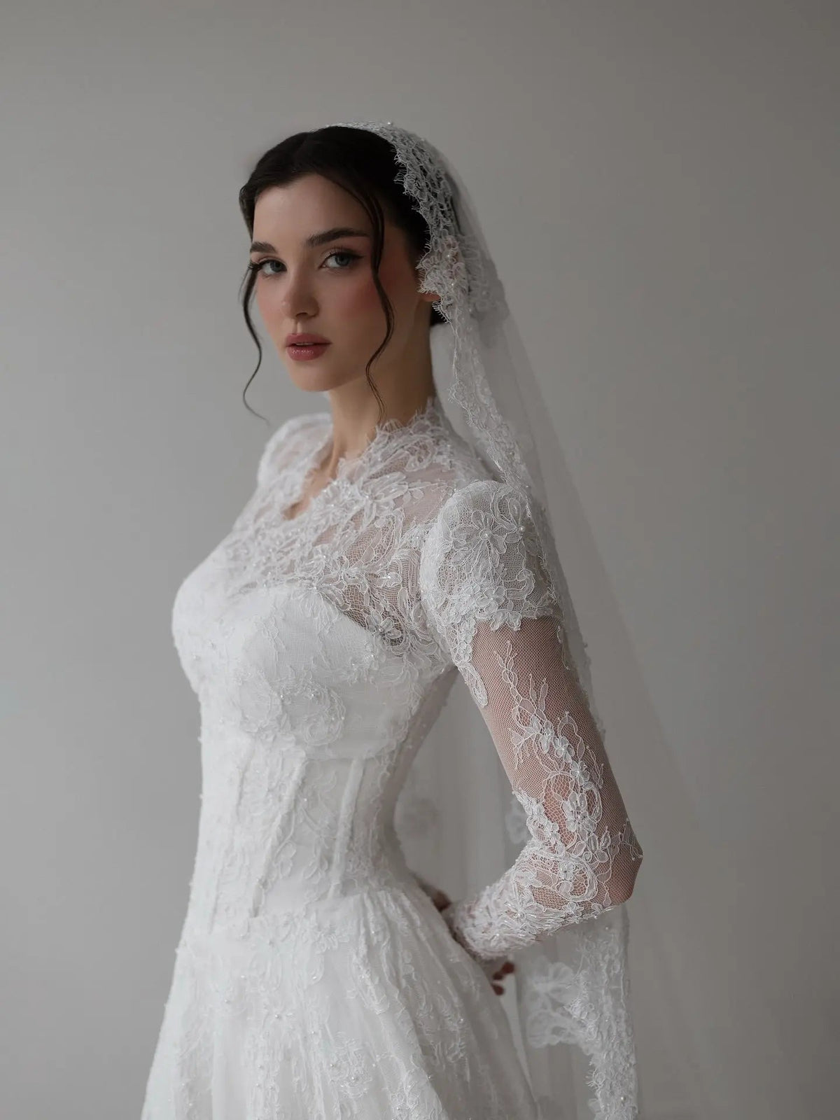 Romantic White Lace Long Sleeve A-Line Wedding Dress with Veil SW273