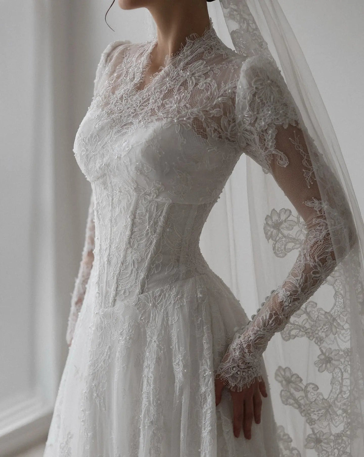 Romantic White Lace Long Sleeve A-Line Wedding Dress with Veil SW273