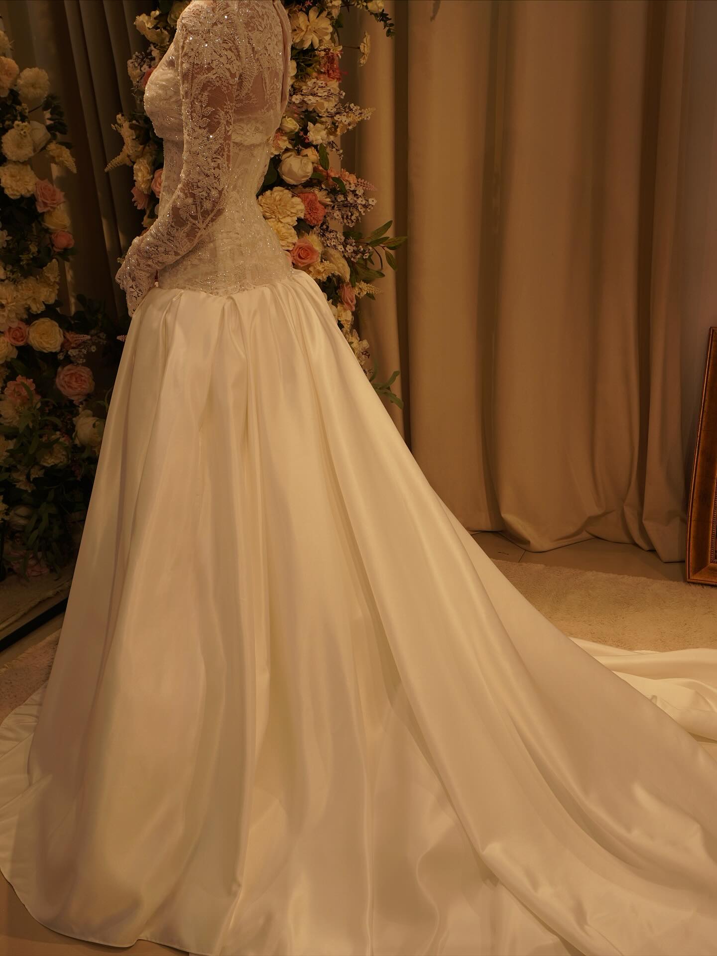 Luxury Off White High-Neck Pearl Lace Ball Gown Wedding Dress SW546