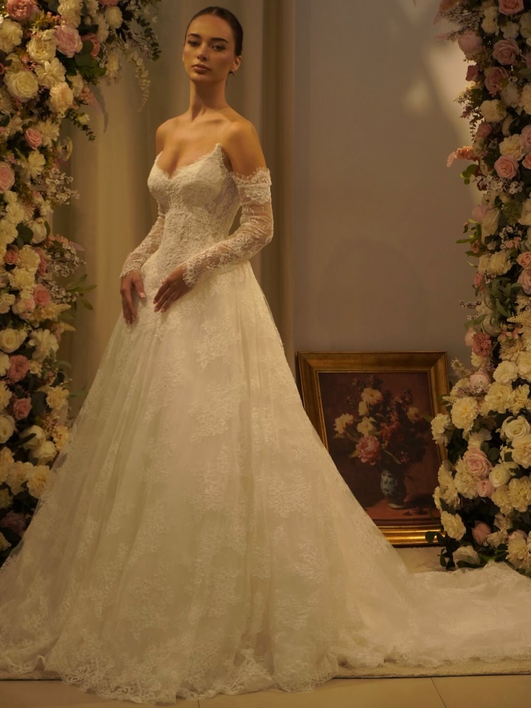 Luxury White Off-Shoulder Lace Ball Gown Wedding Dress SW548