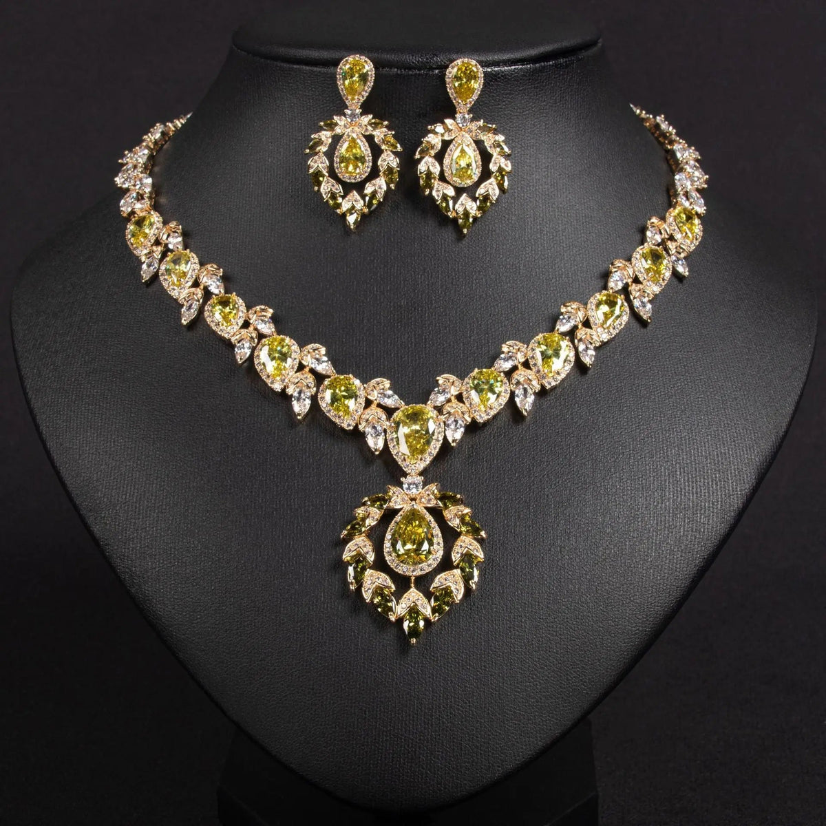 Luxury Cubic Zirconia Teardrop Jewelry Set JW049