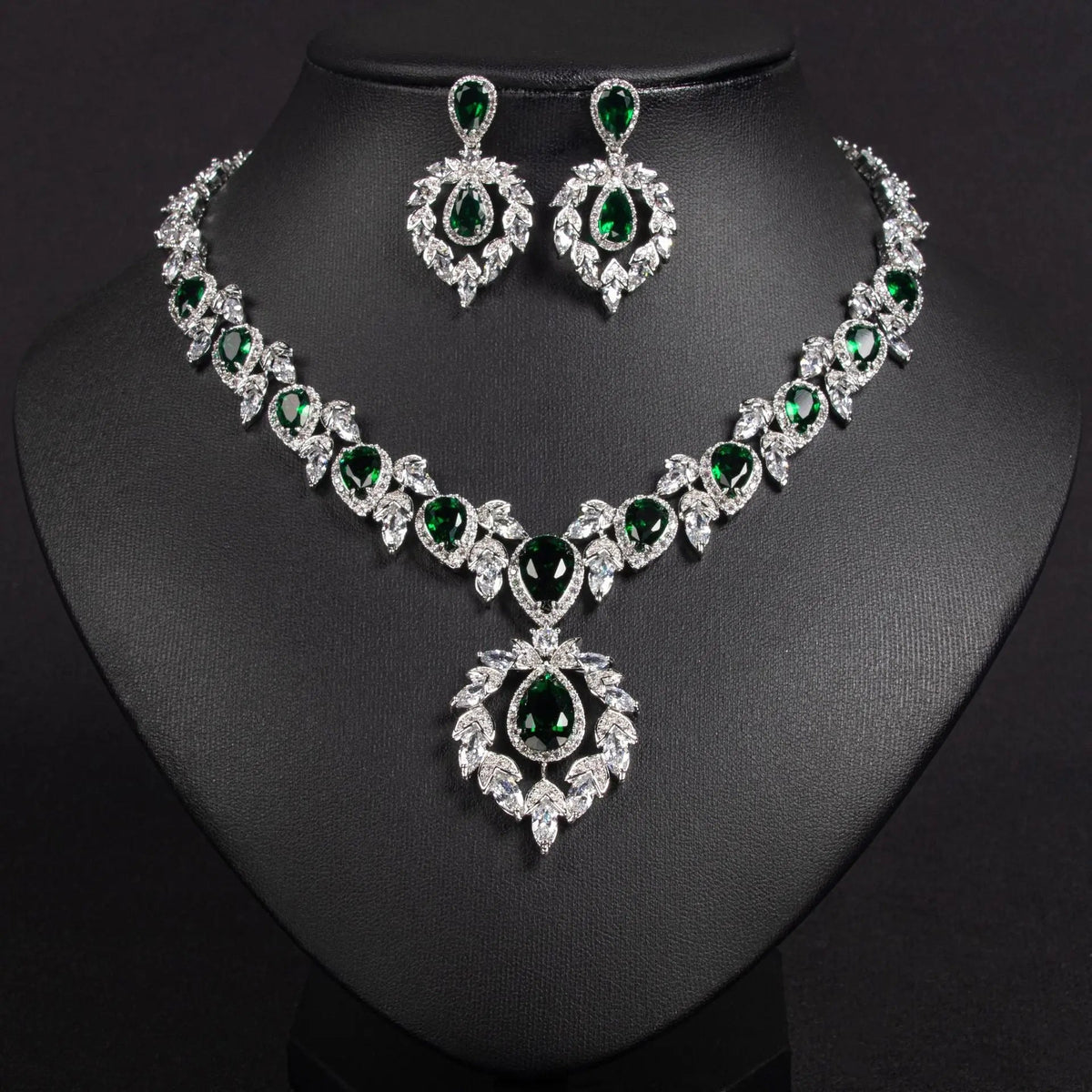 Luxury Cubic Zirconia Teardrop Jewelry Set JW049