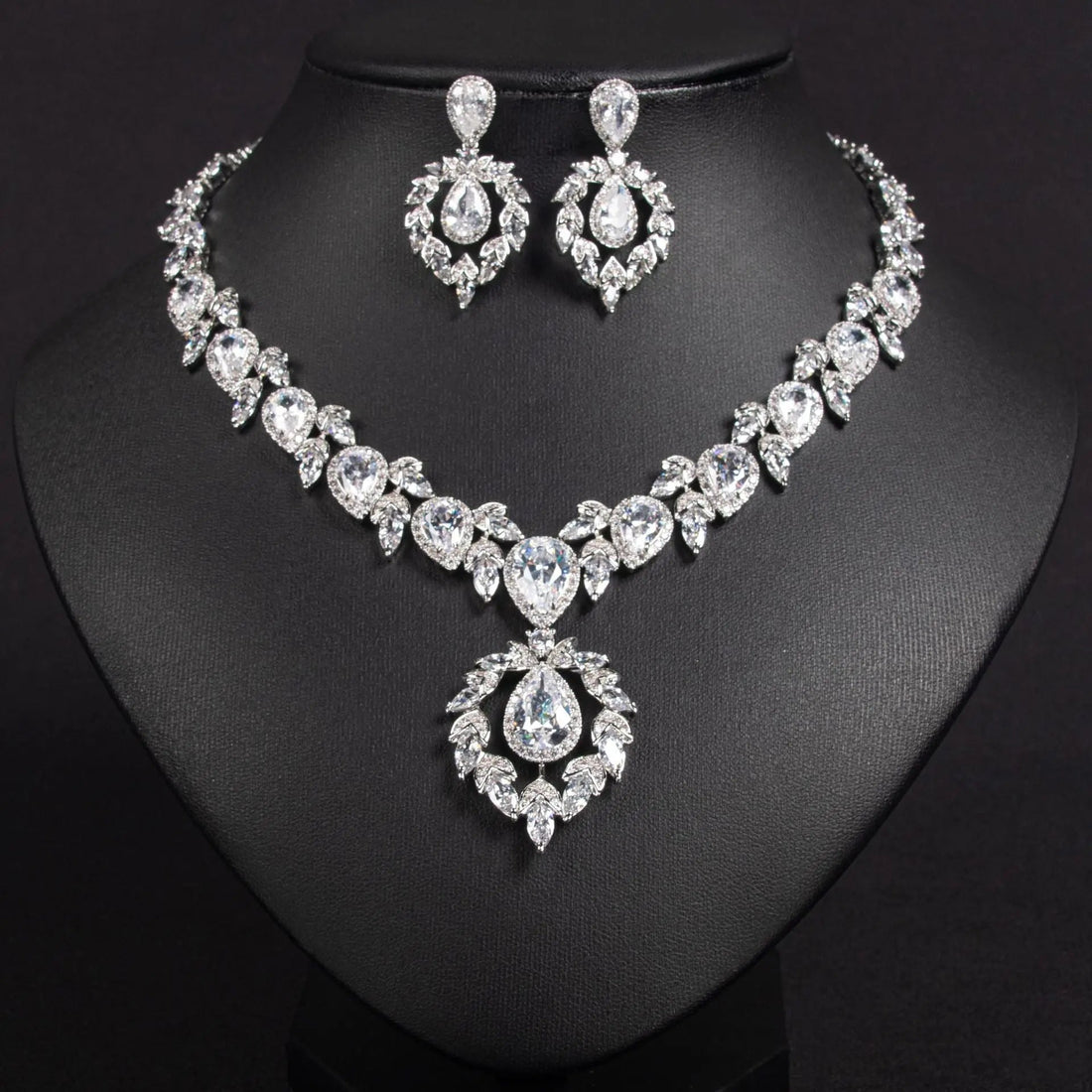 Luxury Cubic Zirconia Teardrop Jewelry Set JW049