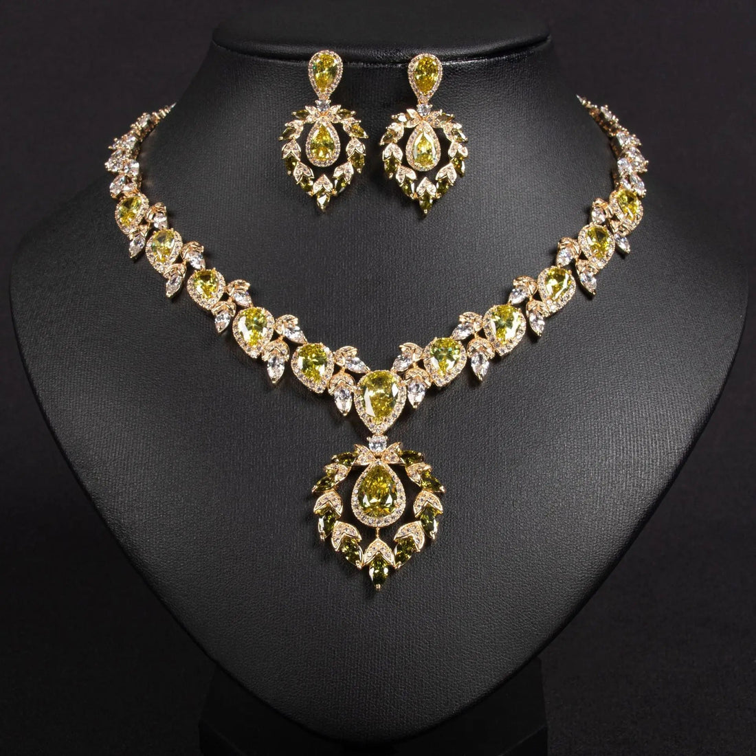 Luxury Cubic Zirconia Teardrop Jewelry Set JW049