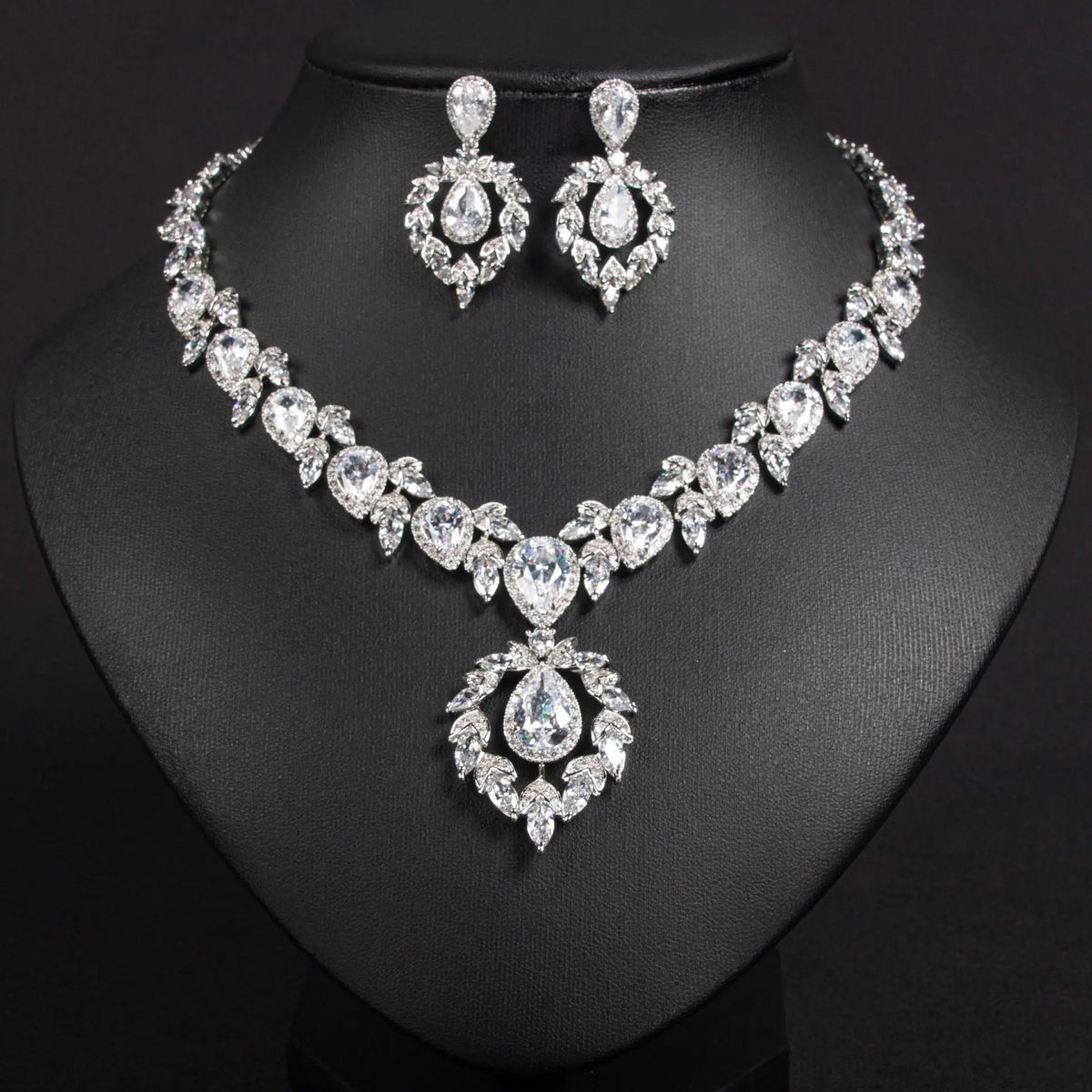 Luxury Cubic Zirconia Teardrop Jewelry Set JW049