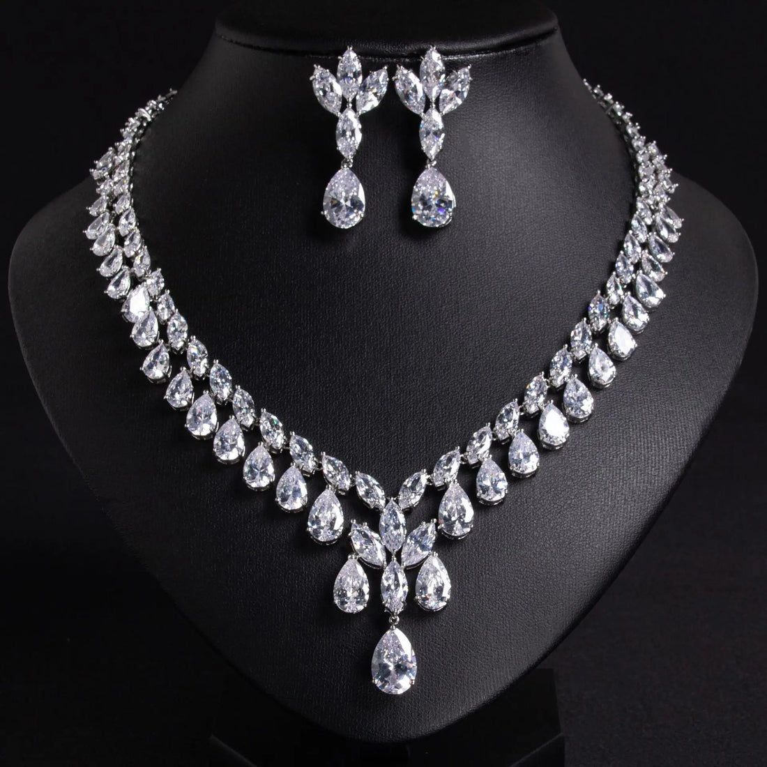 Luxury Teardrop Cubic Zirconia Jewelry Set JW040