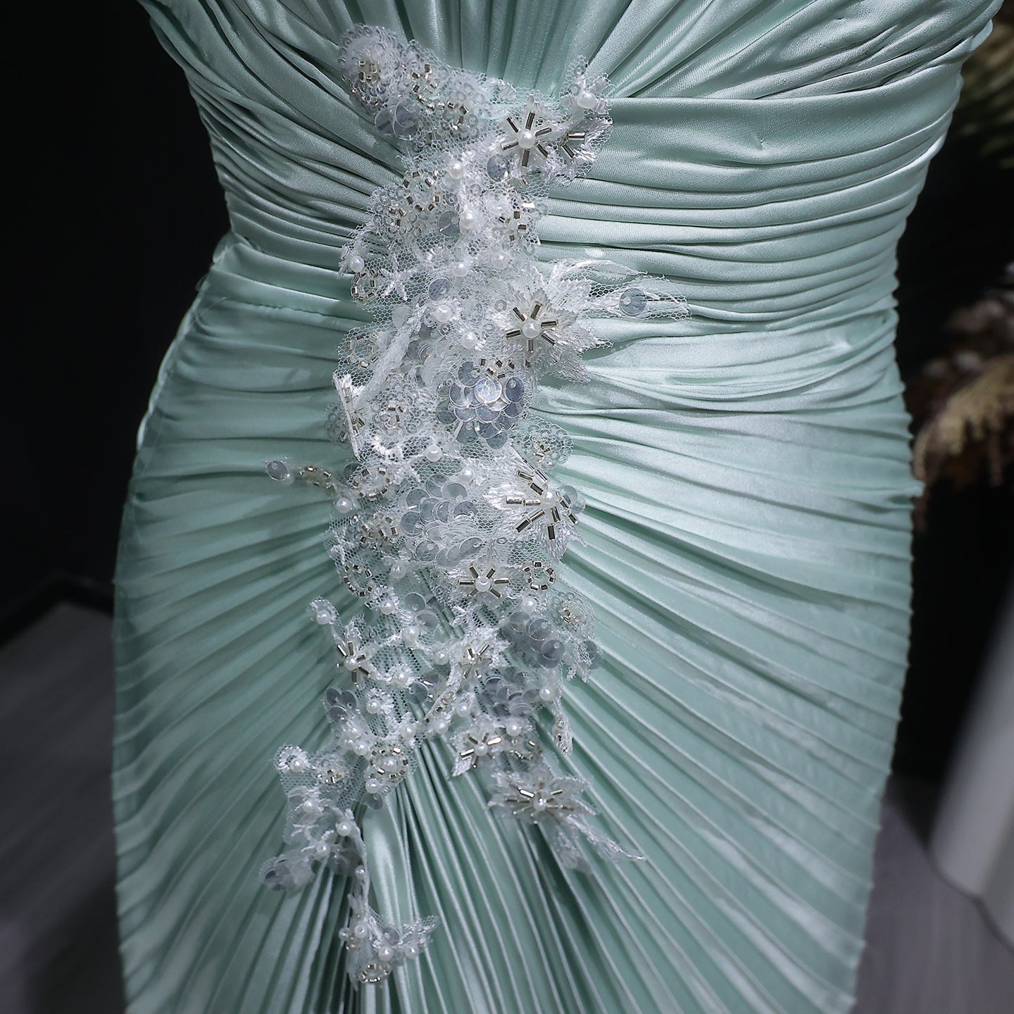 Vibrant Sleeveless Mint Green Pleated Sequins Evening Dress SF203
