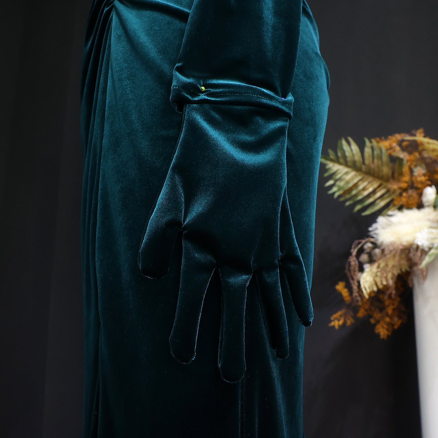 Trendy Green Velvet Long-Sleeve Evening Dress with Gloves SF507