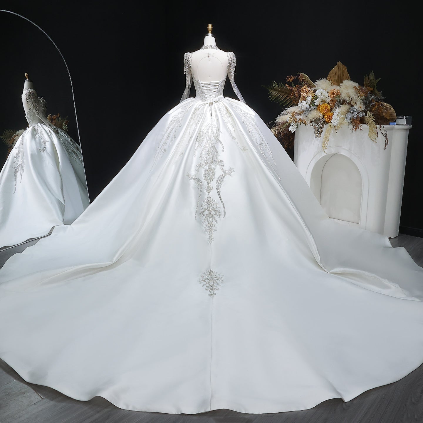 Luxury Ivory Crystal Embroidery Long Sleeve Wedding Dress SW602