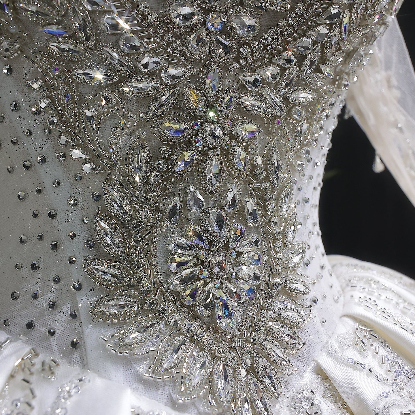 Luxury Ivory Crystal Embroidery Long Sleeve Wedding Dress SW602