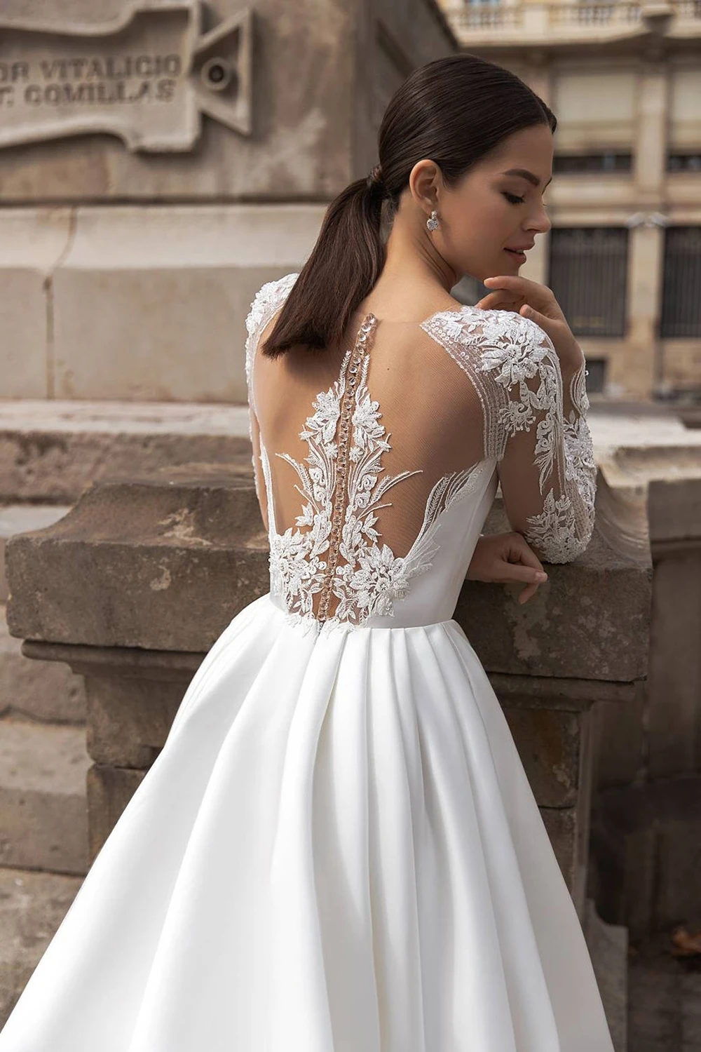 Elegant Embroidery White Long Sleeve A-Line Satin Wedding Dress