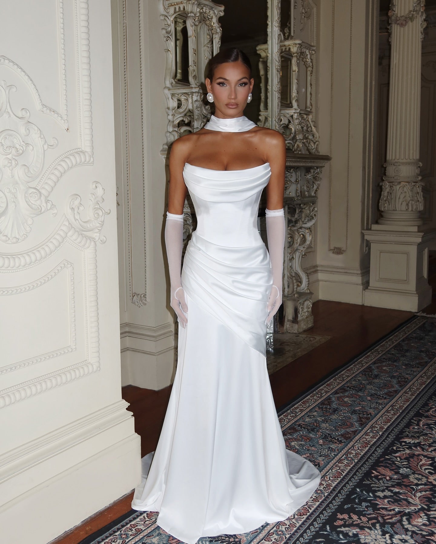 Elegant White Satin Mermaid Evening Dress with Gloves and Scarf SF028