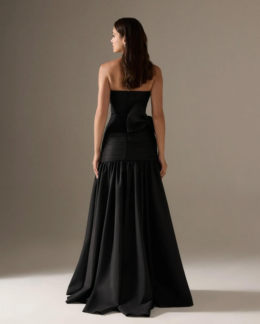 Elegant Black Strapless Evening Dress with Bow SF154