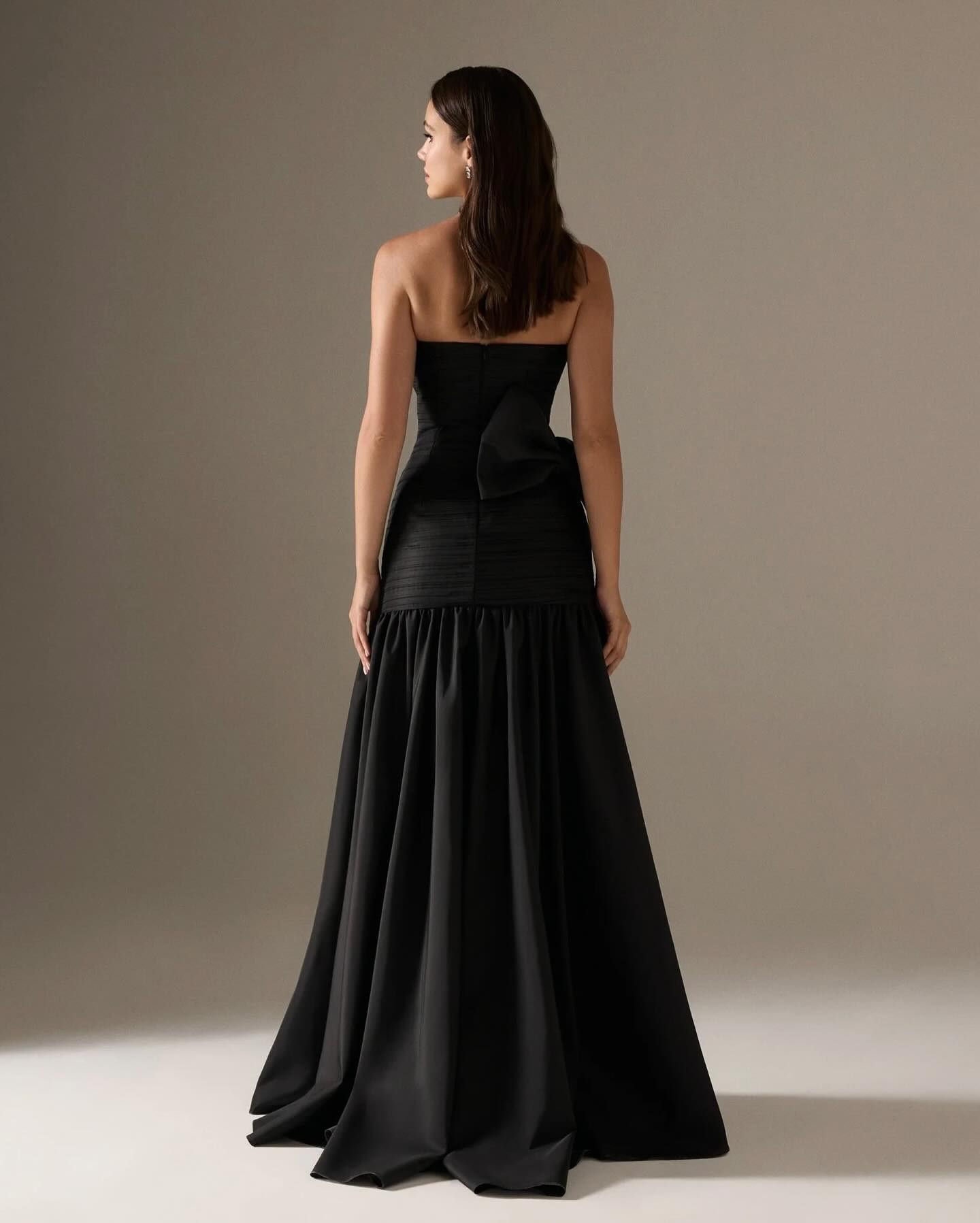 Elegant Black Strapless Evening Dress with Bow SF154