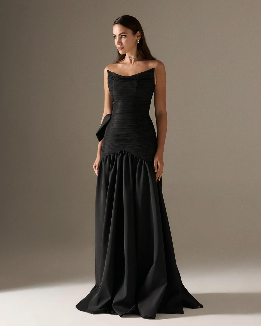 Elegant Black Strapless Evening Dress with Bow SF154