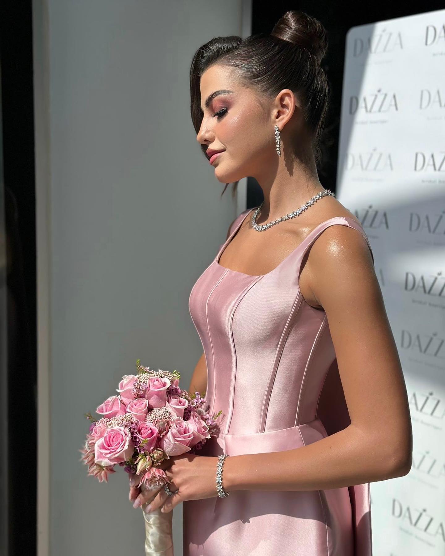 Luxury 3D Floral Pink Straps Evening Dress with Cape SF570