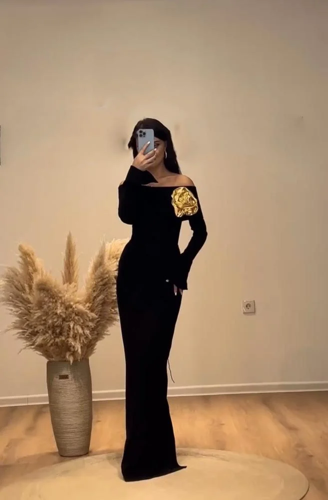 Luxury Off-Shoulder Black 3D Gold Floral Bodycon Evening Dress SF133